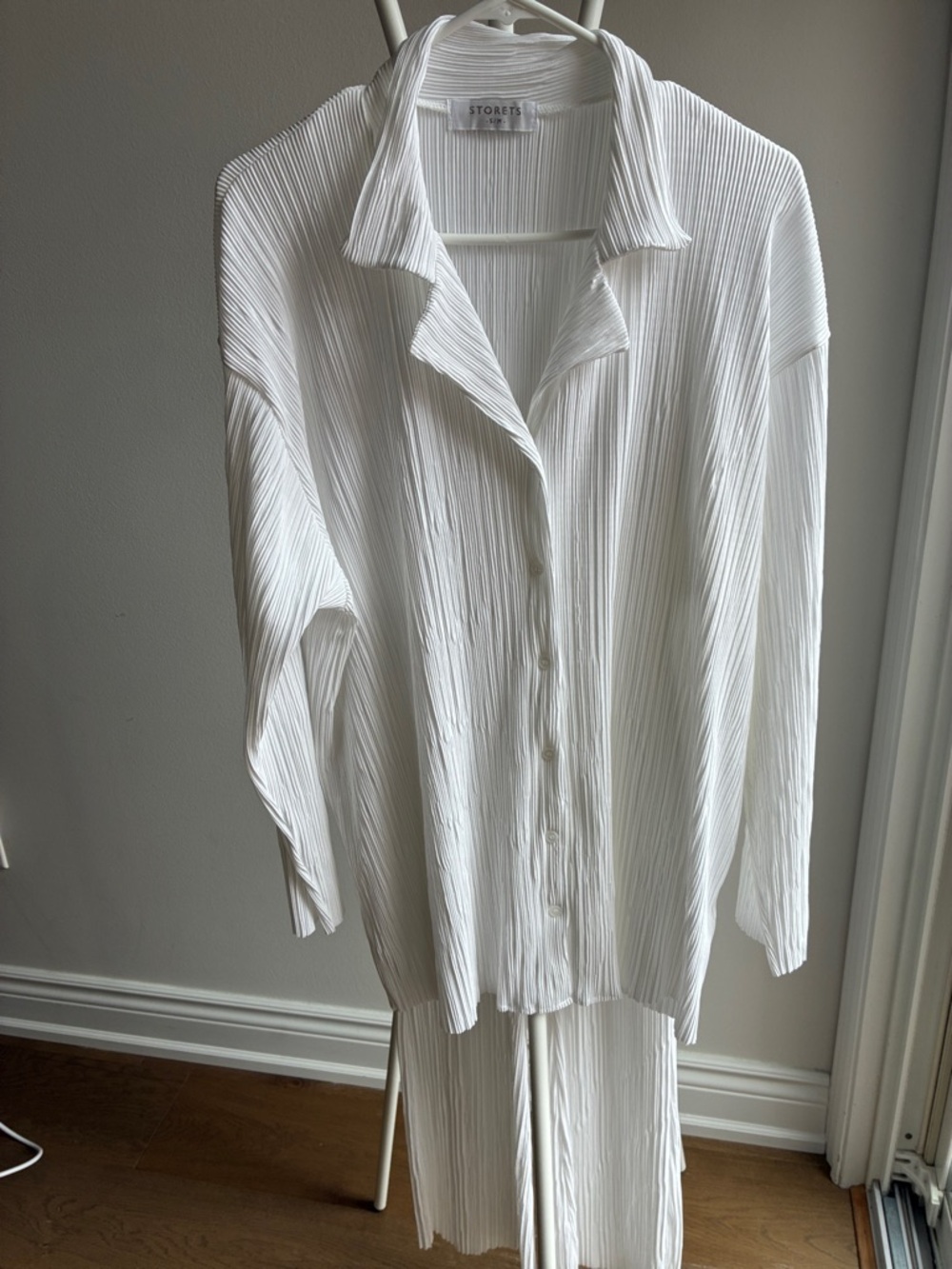 Storets White Pleated flowy set